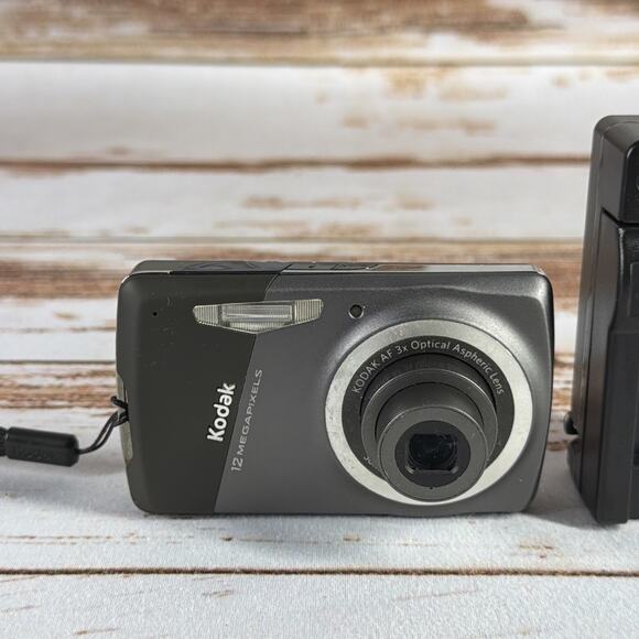 Kodak EasyShare M530 12.2MP Digital Camera – Carbon w/ Battery & Charger - Picture 2 of 6